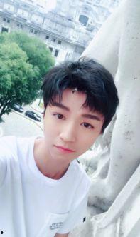 娱乐吃瓜王俊凯,娱乐圈的“吃瓜王”揭秘  第3张